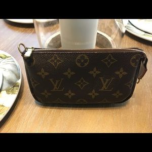 Authentic Louis Vuitton Pochette